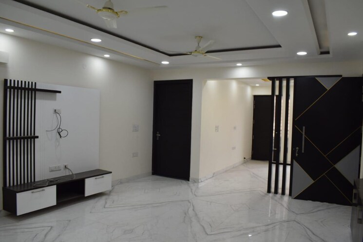 Room, sector 9 3 Bedroom 250 Sq.Yd. Builder Floor In Sector 9 Faridabad 8320741