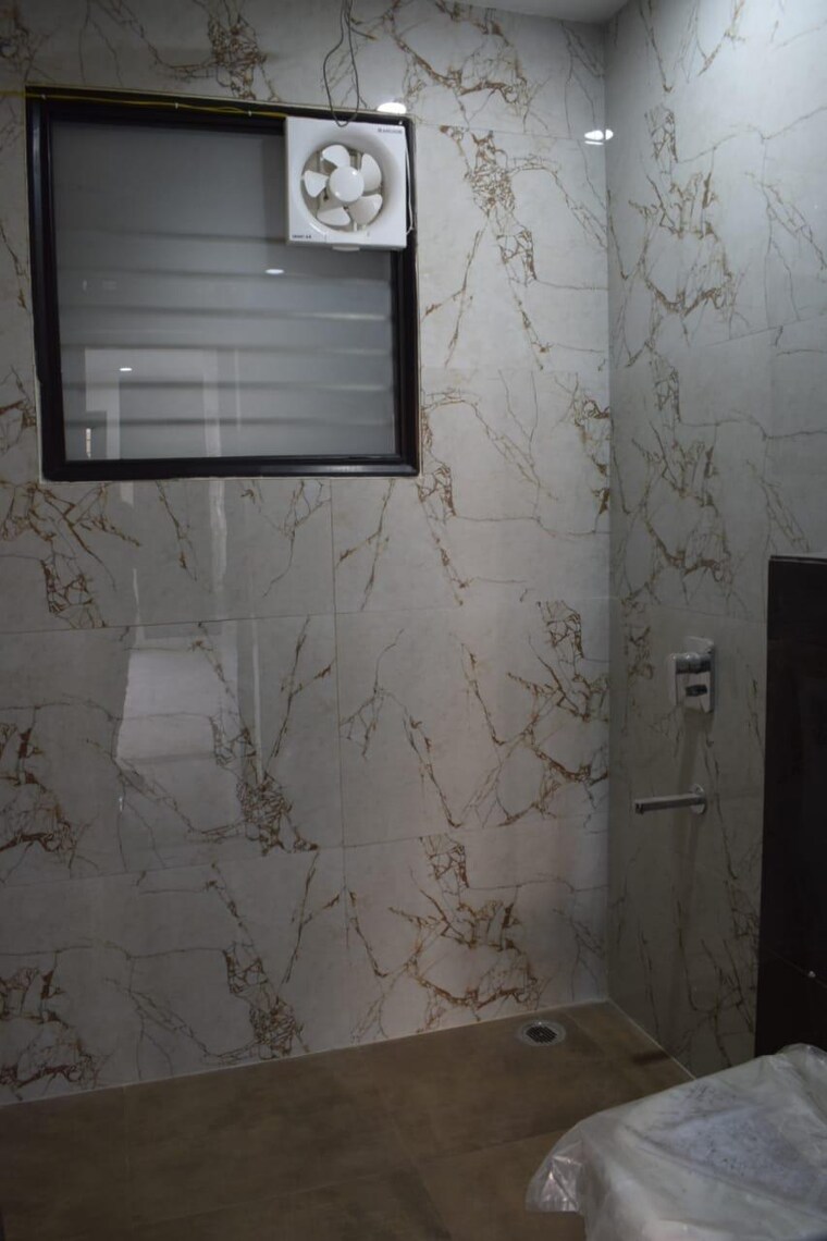 Bathroom, sector 9 3 Bedroom 250 Sq.Yd. Builder Floor In Sector 9 Faridabad 8320741