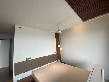 Room in 5 BHK Apartment at Lodha The World Towers World One Tier 2, Worli – for Rent