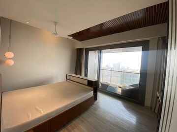 Room in 5 BHK Apartment at Lodha The World Towers World One Tier 2, Worli – for Rent
