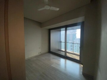 Room in 5 BHK Apartment at Lodha The World Towers World One Tier 2, Worli – for Rent