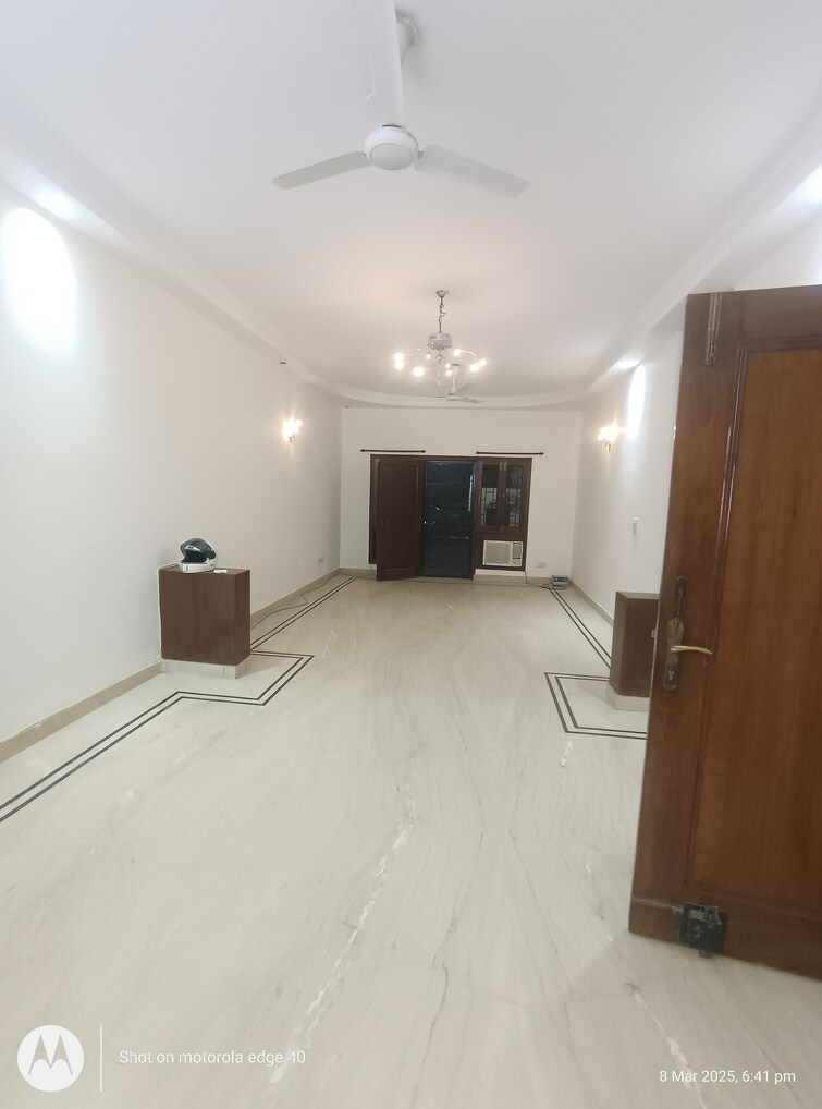 Cover Image, saket 3 Bedroom 250 Sq.Yd. Builder Floor In Saket Delhi 8320786