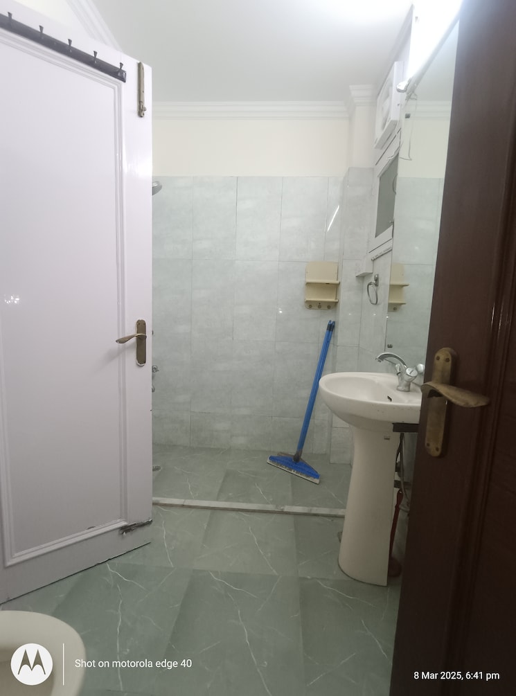 Bathroom, saket 3 Bedroom 250 Sq.Yd. Builder Floor In Saket Delhi 8320786