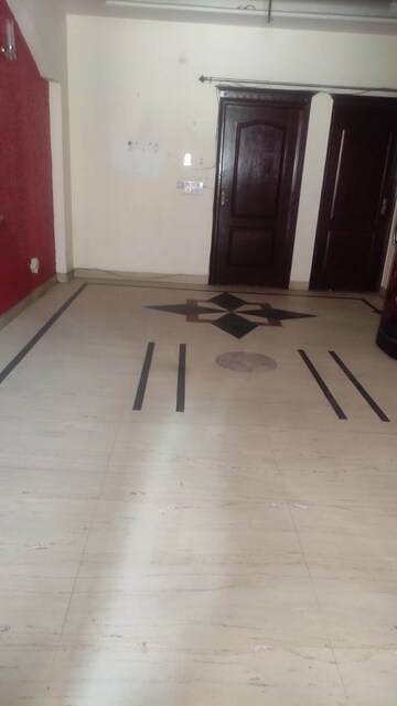 Room in 3 BHK Builder Floor at Niti Khand – for Rent