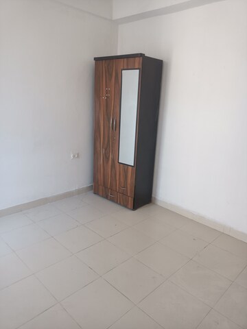 Room in 2 BHK Apartment at Breez Global Heights, Sohna Sector 33 – for Rent
