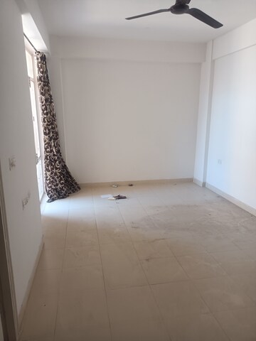 Room in 2 BHK Apartment at Breez Global Heights, Sohna Sector 33 – for Rent