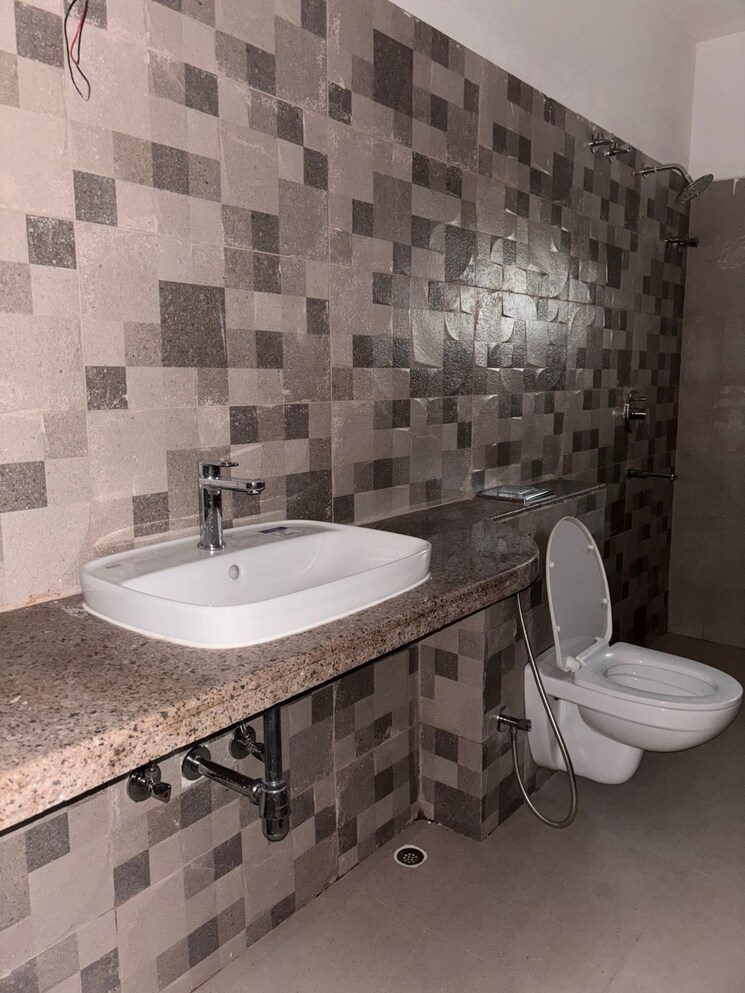Bathroom, merlin-urvan 3 Bedroom 998 Sq.Ft. Apartment In Dum Dum Kolkata 8320957