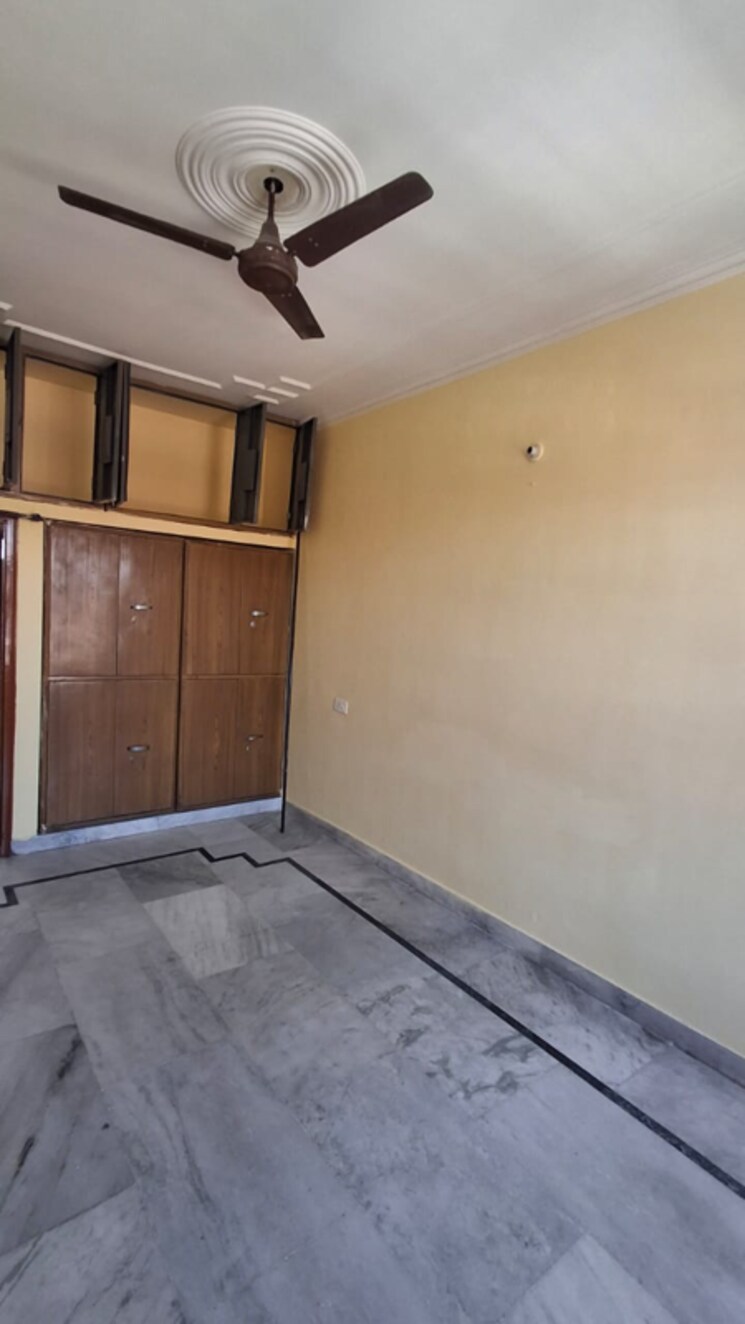 Room, sector 44 2 Bedroom 850 Sq.Ft. Apartment In Sector 44 Chandigarh 8320990