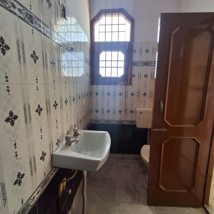 Attached Bathroom, sector 44 2 Bedroom 850 Sq.Ft. Apartment In Sector 44 Chandigarh 8320990