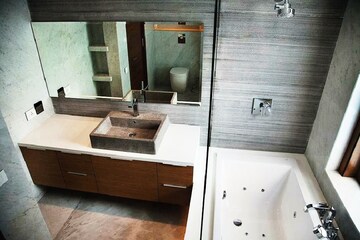 Furnished Amenities in 3.5 BHK Builder Floor at Greater Kailash I – for Rent