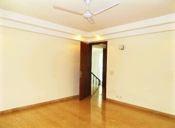 Room in 4 BHK Builder Floor at Greater Kailash I – for Rent