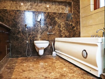 Furnished Amenities in 4 BHK Builder Floor at Greater Kailash I – for Rent