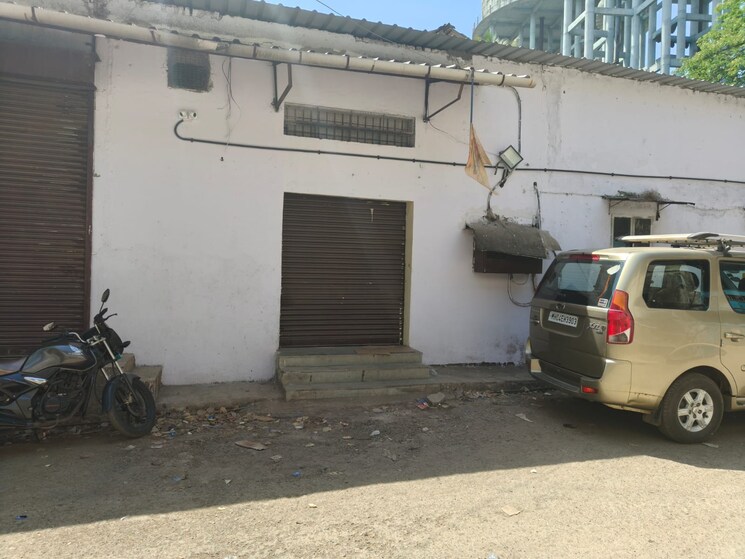  Parking, kothari-compound Commercial Warehouse 2650 Sq.Yd. In Kokanipada Thane 8321183