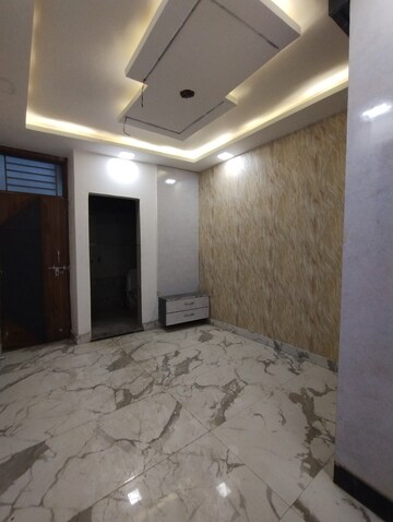 Furnished Amenities in 2 BHK Builder Floor at Uttam Nagar West – for Sale