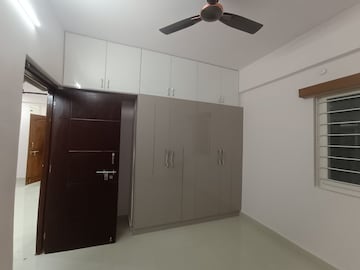 Room in 2 BHK Apartment at Madhapur – for Rent
