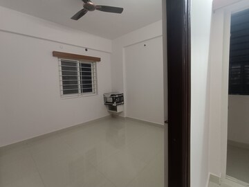 Room in 2 BHK Apartment at Madhapur – for Rent