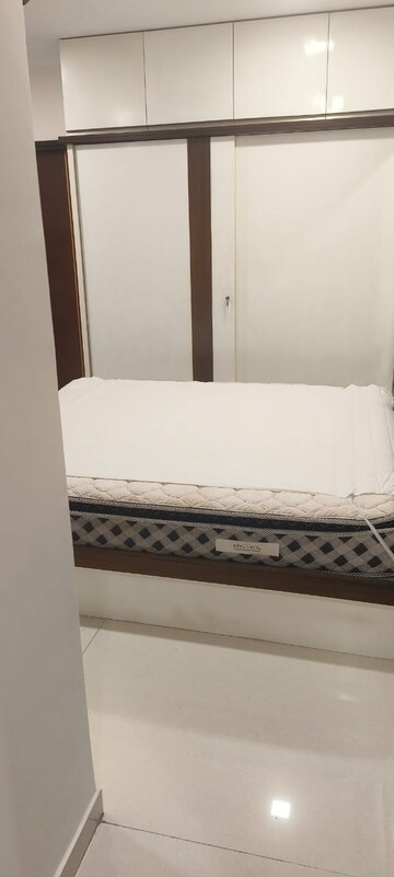 Bedroom in 3 BHK Apartment at Shree Residency Hi Tech City, Hi Tech City – for Rent