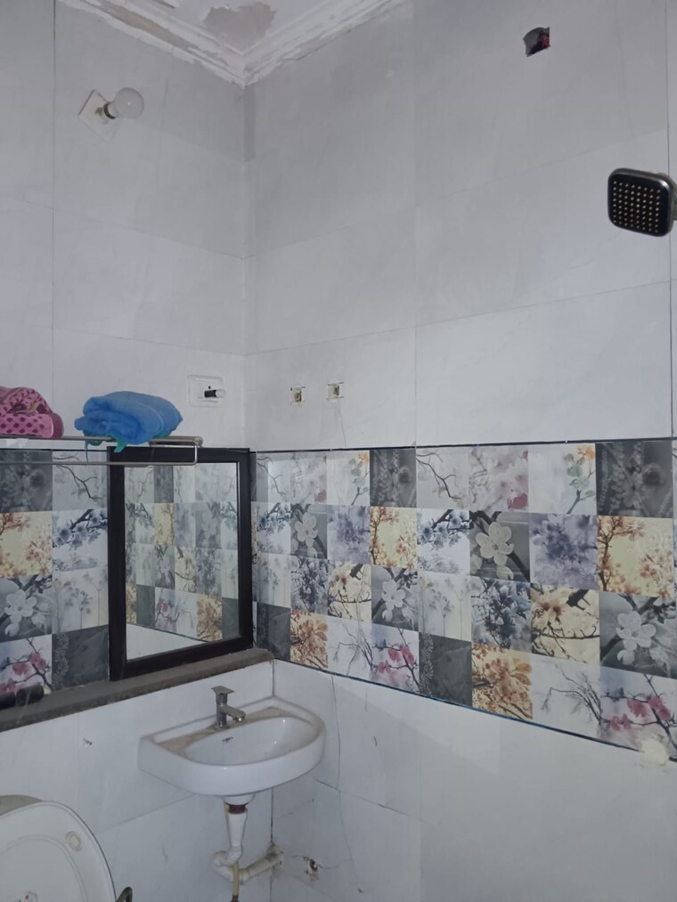 undefined, uttam nagar 3 Bedroom 675 Sq.Ft. Builder Floor In Uttam Nagar Delhi 8321329