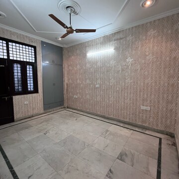 Room in 3 BHK Builder Floor at Ansal Sushant Lok I, Sector 43 – for Rent