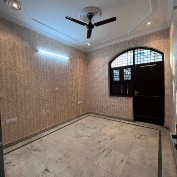 Room in 3 BHK Builder Floor at Ansal Sushant Lok I, Sector 43 – for Rent