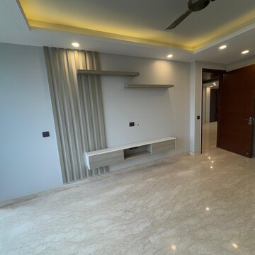 Room in 4 BHK Builder Floor at Ansal Sushant Lok I, Sector 43 – for Rent