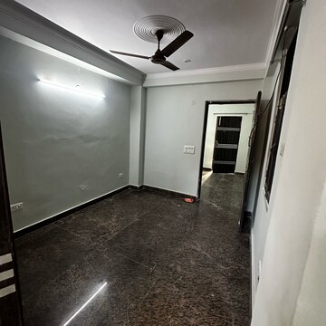 Room in 1 BHK Builder Floor at Sector 52 – for Rent