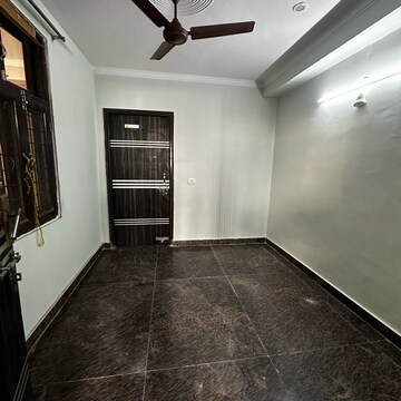 Room in 1 BHK Builder Floor at Sector 52 – for Rent