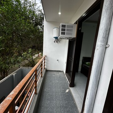 Balcony in 1 BHK Builder Floor at Sector 52 – for Rent