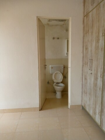 Room in 2 BHK Apartment at Conscient Habitat, Sector 99a – for Rent