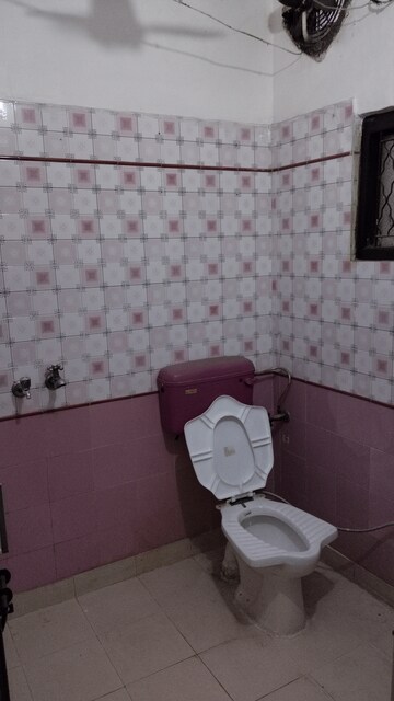 Bathroom in 3.5 BHK Builder Floor at Rohini Sector 11 – for Rent
