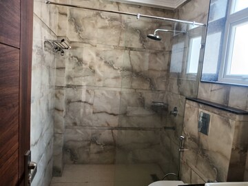 Bathroom in 3 BHK Builder Floor at Ardee Mall, Sector 52 – for Rent