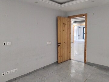 Room in 3 BHK Builder Floor at Ansal API Esencia, Sector 67 – for Rent