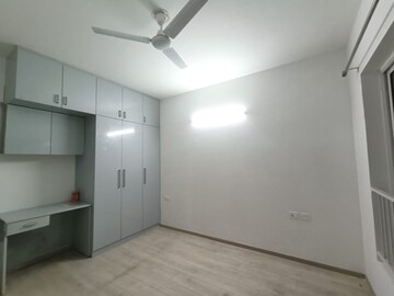Room in 4 BHK Apartment at Adani Oyster Grande Phase 2, Sector 102 – for Rent