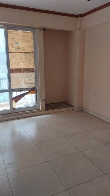 Room in 3 BHK Apartment at Value Meadows Vista, Raj Nagar Extension – for Sale