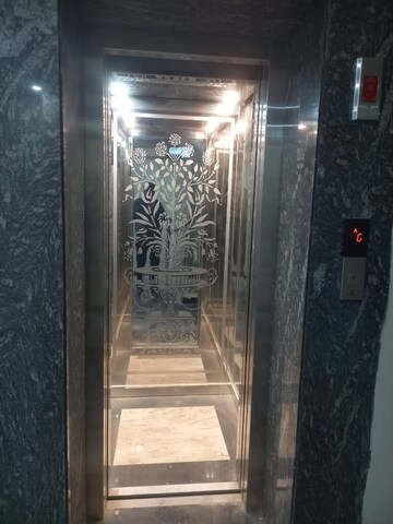 Building Lobby in 1 BHK Builder Floor at Super Mart 1, Sector 27 – for Rent
