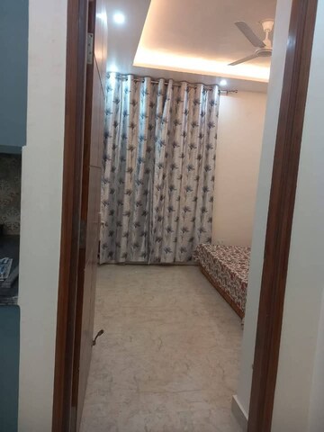 Building Lobby in 1 BHK Builder Floor at Super Mart 1, Sector 27 – for Rent
