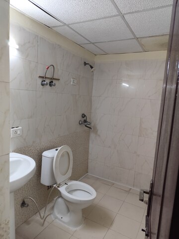 Bathroom in 2.5 BHK Apartment at Aims Golf City, Sector 75 – for Rent