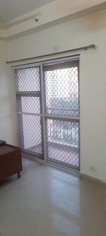 Room in 2 BHK Apartment at Gardenia Golf City, Sector 75 – for Rent