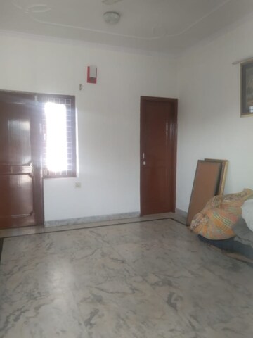 Room in 1.5 BHK Builder Floor at Sector 28 – for Rent