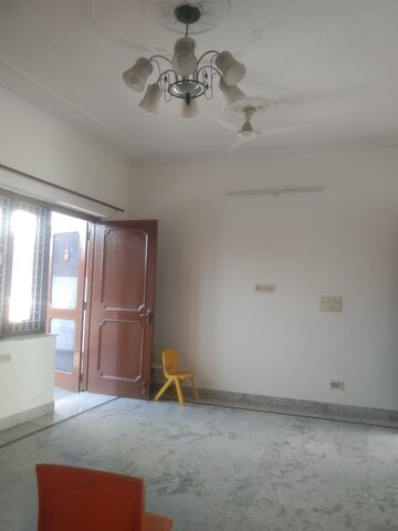 Room in 1.5 BHK Builder Floor at Sector 28 – for Rent