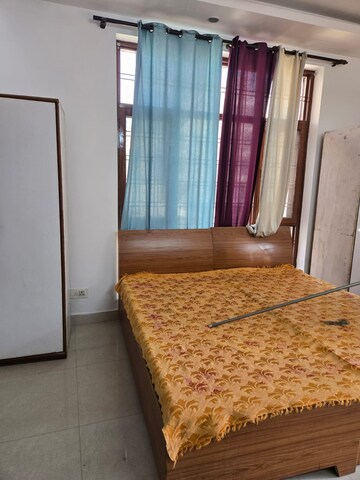 Bedroom in 3 BHK Builder Floor at Ansal Plaza Gurgaon, Palam Vihar – for Rent