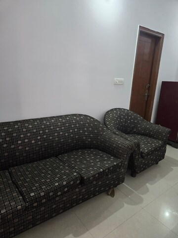 Living Room in 3 BHK Builder Floor at Ansal Plaza Gurgaon, Palam Vihar – for Rent