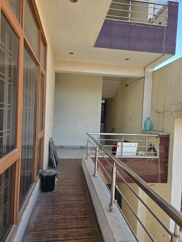 Balcony in 3 BHK Builder Floor at Ansal Plaza Gurgaon, Palam Vihar – for Rent