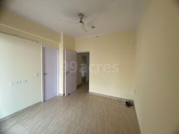 Room in 3 BHK Apartment at Amrapali Riverview, Amrapali Leisure Valley – for Rent