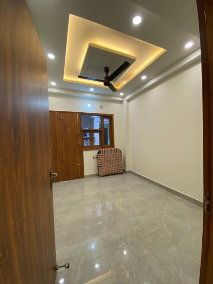 Room, raj nagar 3 Bedroom 100 Sq.Yd. Builder Floor In Raj Nagar Delhi 8321971