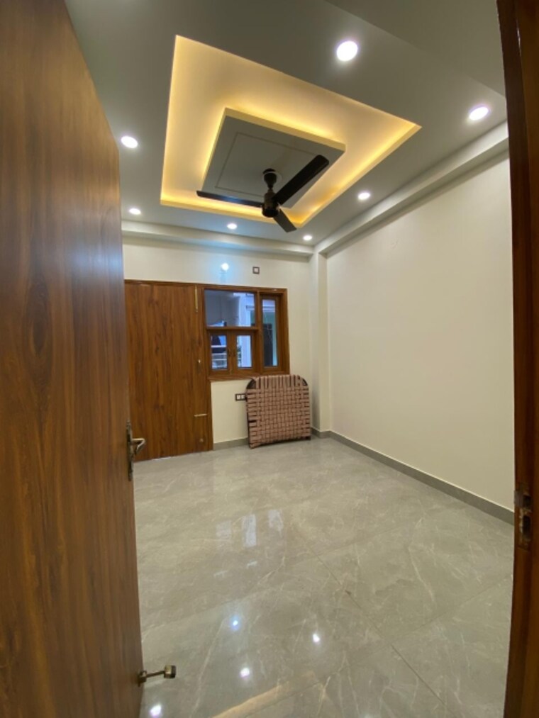 Room, raj nagar 3 Bedroom 100 Sq.Yd. Builder Floor In Raj Nagar Delhi 8321971