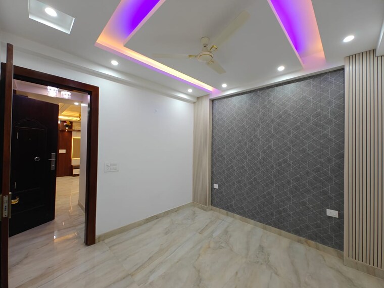 Room, sector 73 2 Bedroom 1000 Sq.Ft. Builder Floor In Sector 73 Noida 8322007