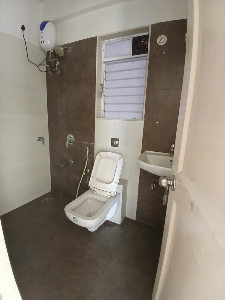 Bathroom, vijay-galaxy 2 Bedroom 640 Sq.Ft. Apartment In Waghbil Thane 8322105
