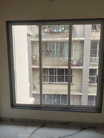 Room in 2 BHK Apartment at Kurla West – for Rent