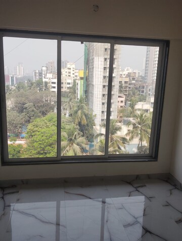 Room in 2 BHK Apartment at Kurla West – for Rent